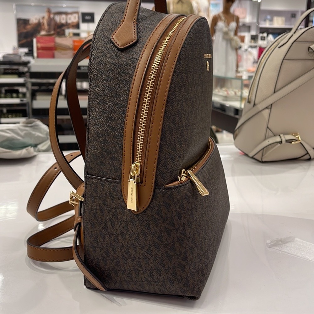 Michael Kors Womens Valerie Medium Logo Backpack 30F2G9VB2B Brown
NWT - Picture 13 of 16